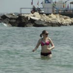 Gosia ne approfitta per fare un bagno