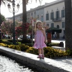Alice sulla fontana del Nettuno 3